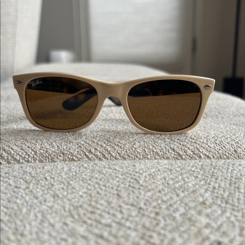 Ray-Ban New Wayfarer rb2132